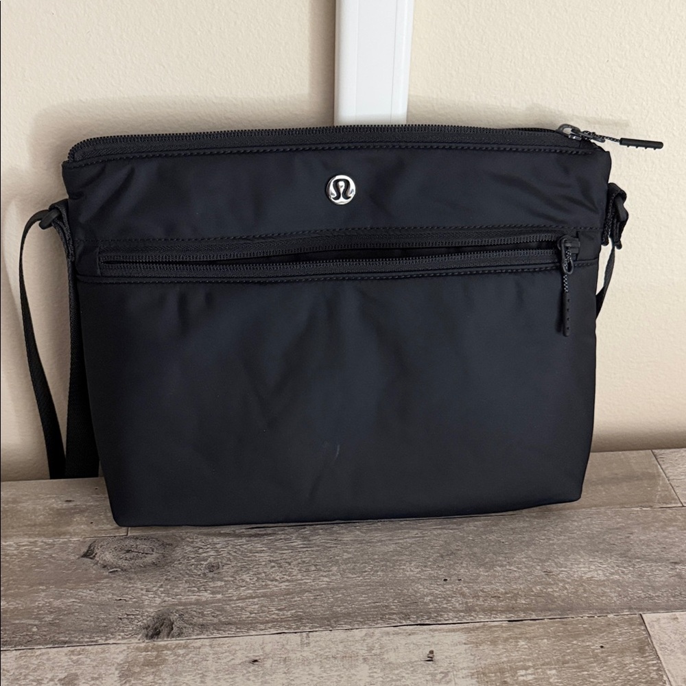 lululemon crossbody bag